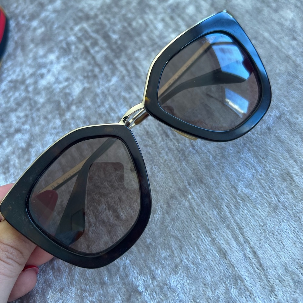 PRADA SUNGLASSES BEAUTIFUL